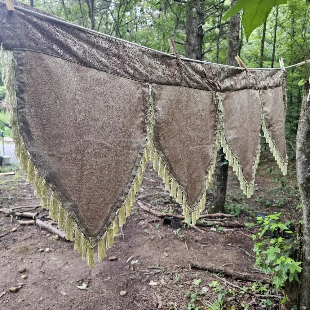 Vintage 80s Champagne Gold & Burgandy Paisley Jacquard Valance with Gold Tassels